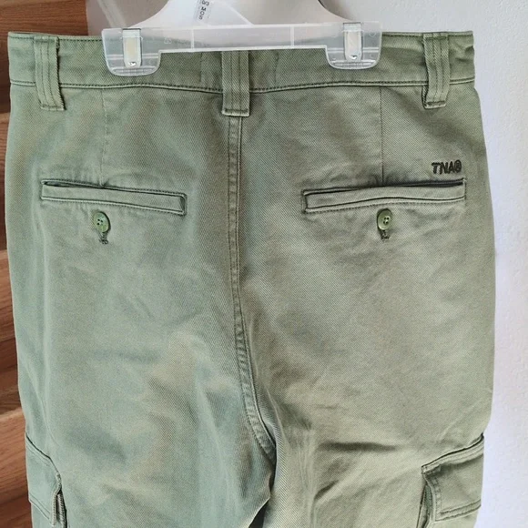Aritzia TNA Green Women's Cargo Pants - Picture 5 of 10